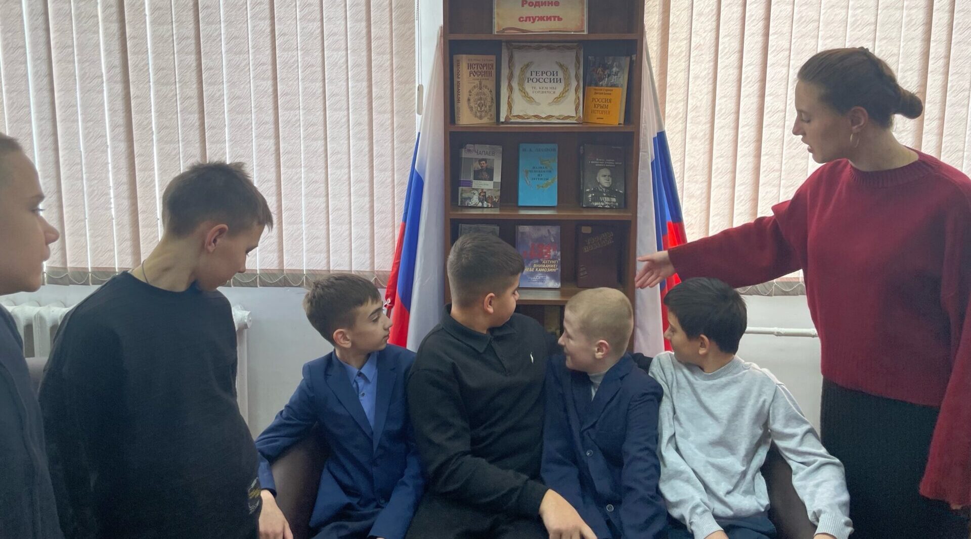 В посёлке Белые берега представили книги о героях нашей страны