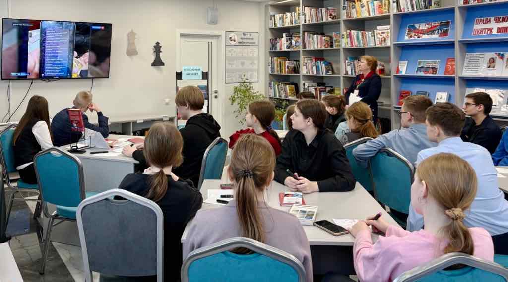 Суражским школьникам рассказали об уголовной ответственности за экстремизм в сети