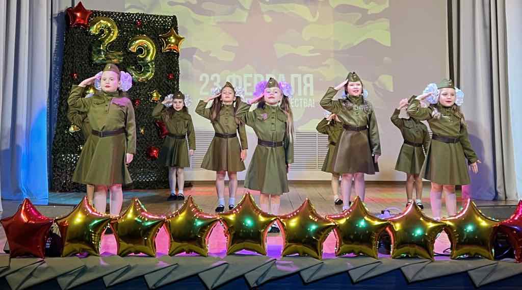 В брянском Супоневе чествовали мужчин – защитников и опору семьи