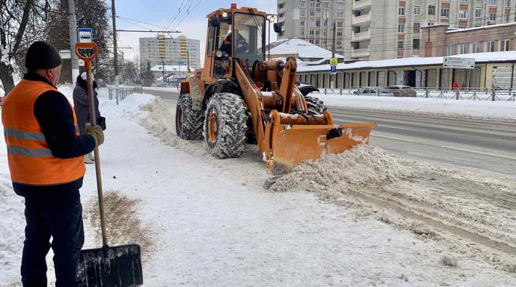 Брянские дорожники вывезли 1500 тонн снега за сутки