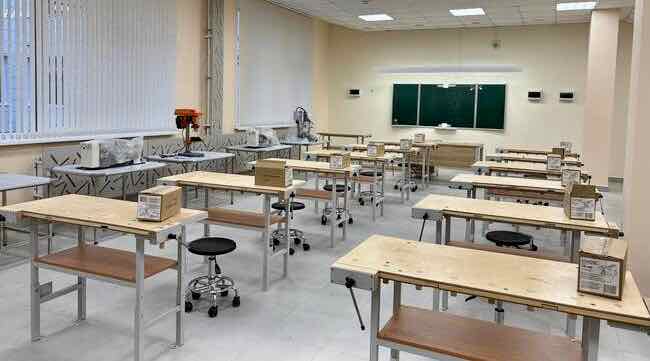 Брянские школы получили современное оборудование для ОБЗР и труда