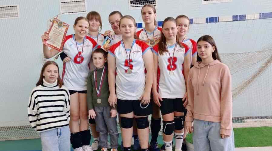 В Комаричах состоялся волейбольный турнир среди девушек