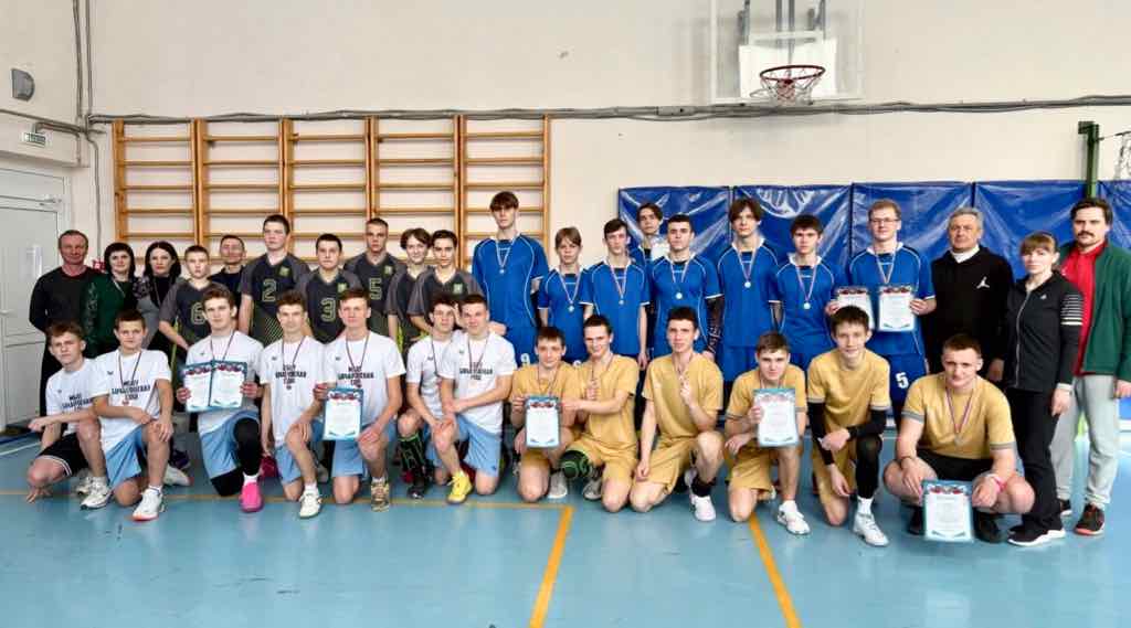  Волейбольный турнир памяти выпускника прошёл в Комаричском районе