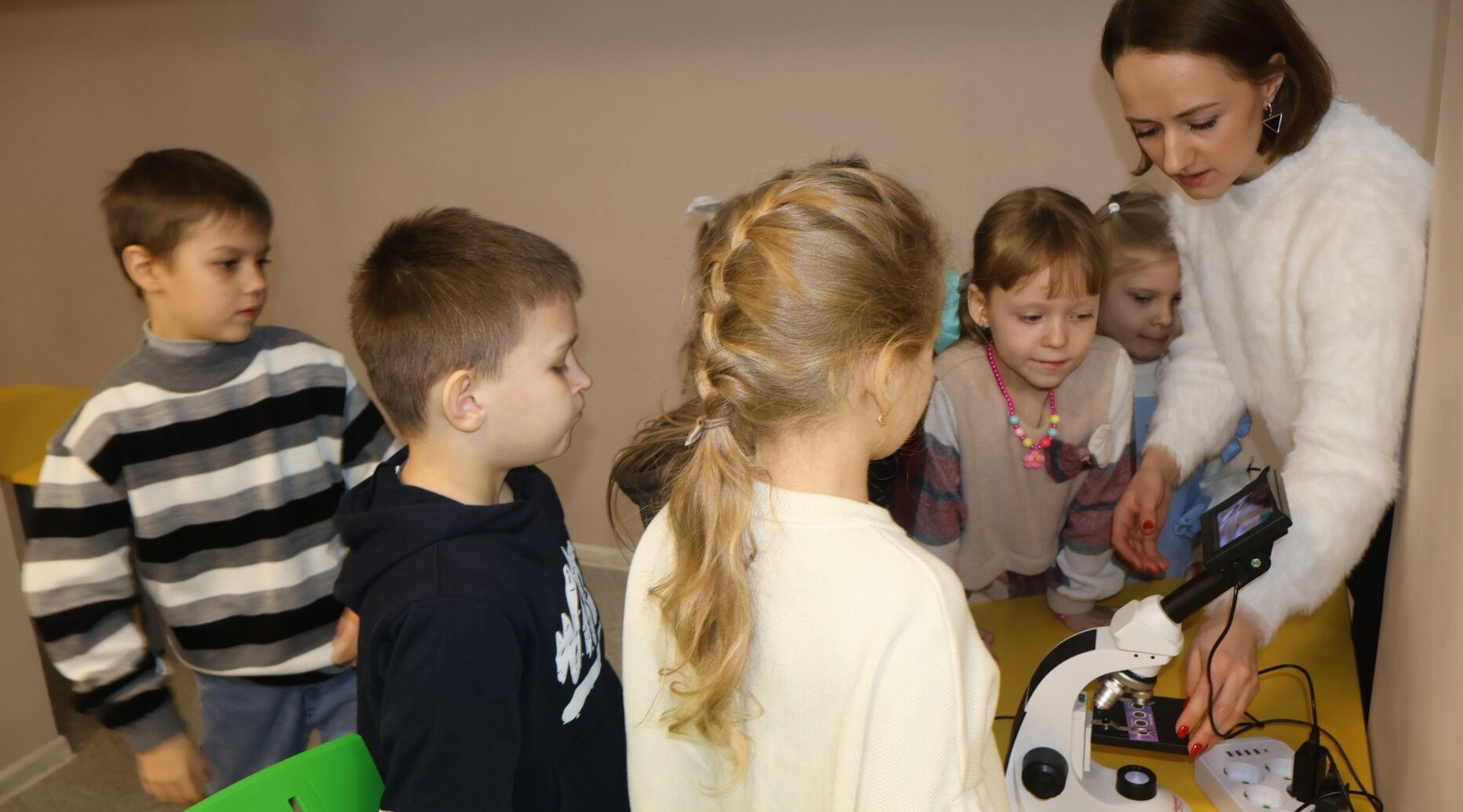 Экскурсию в мир библиотечных технологий совершили юные брянцы