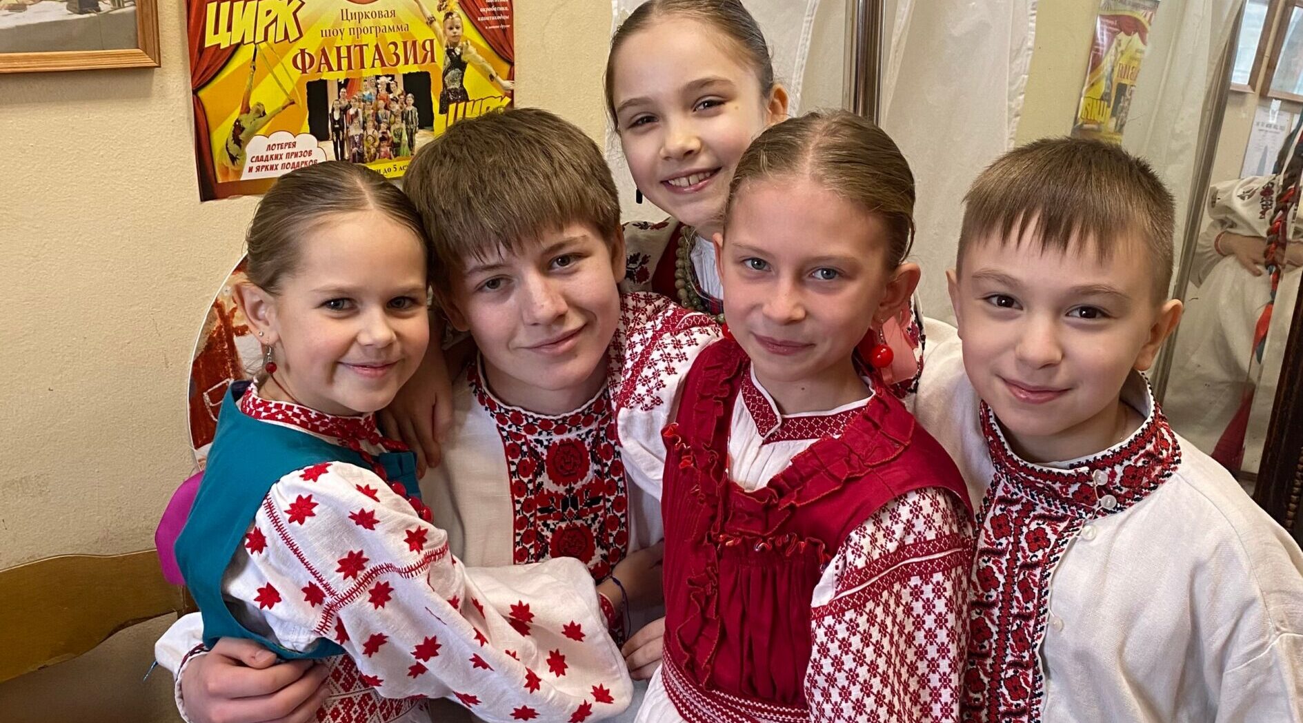 Брянский фольклорный ансамбль «Ларец» победил на Межрегиональном конкурсе по традиционной пляске