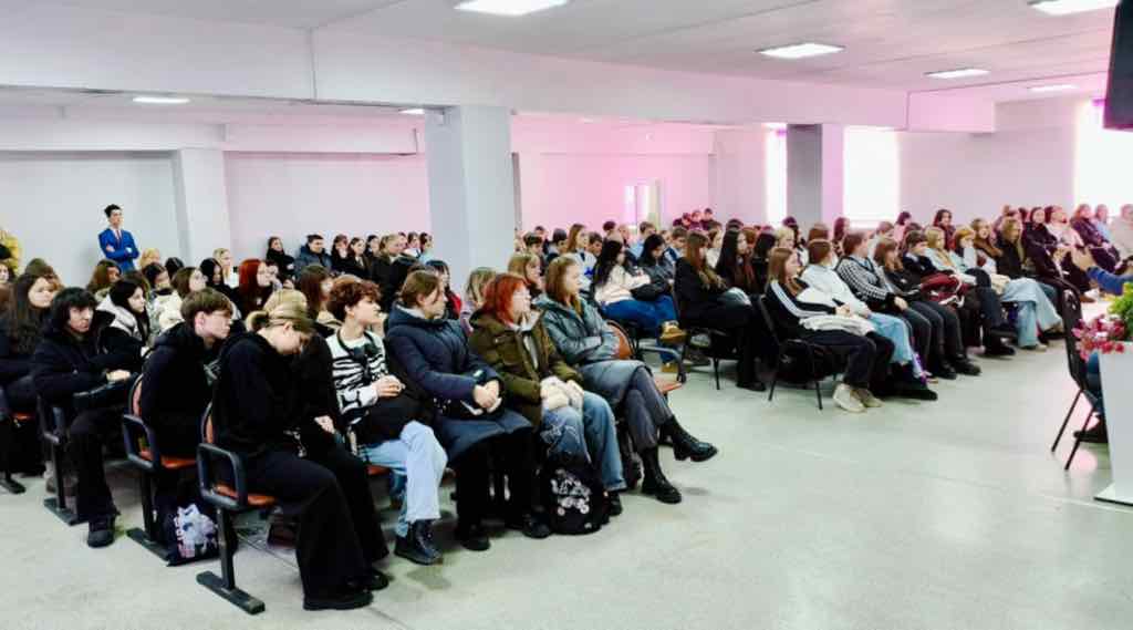 Сотрудники брянской «Партизанской поляны» рассказали студентам о легендарных командирах