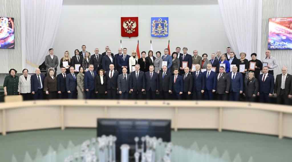 Губернатор Александр Богомаз наградил брянских учёных в преддверии Дня науки