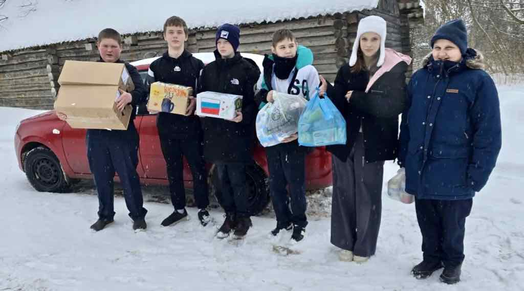 В Нивнянской библиотеке собрали посылки и письма для бойцов СВО