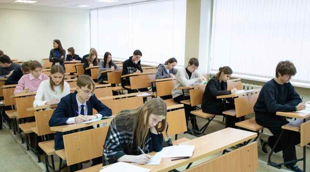 В Брянске проходит региональный этап олимпиады по математике