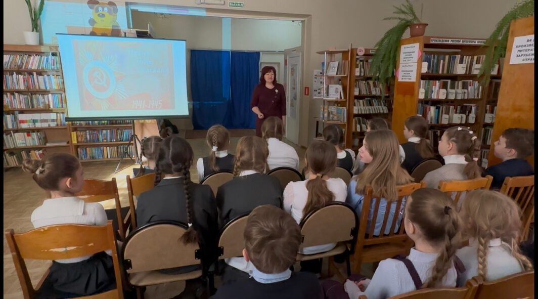 Историю фронтовых песнях узнали гимназисты Брянска