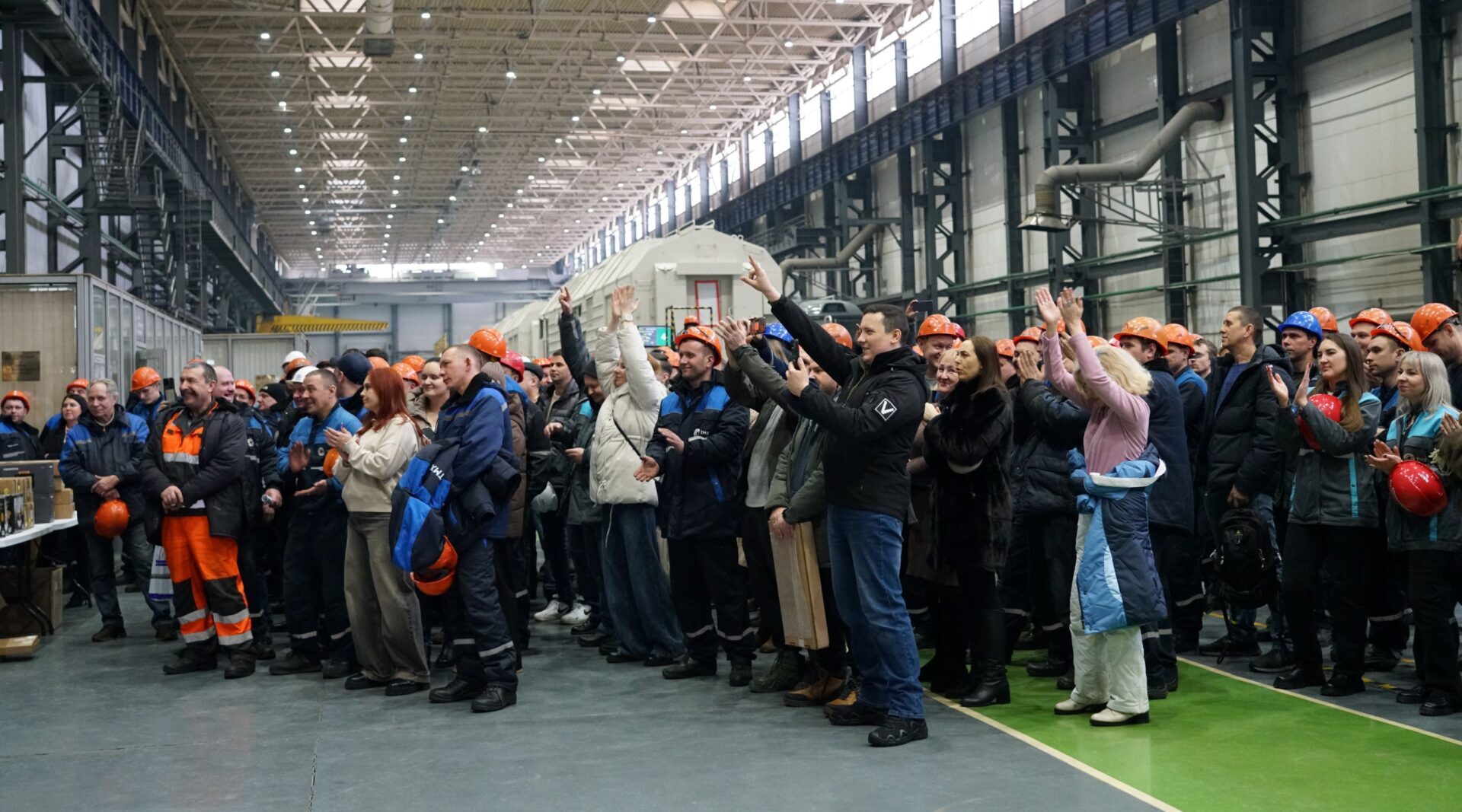 На Брянском машиностроительном заводе поздравили защитников Отечества