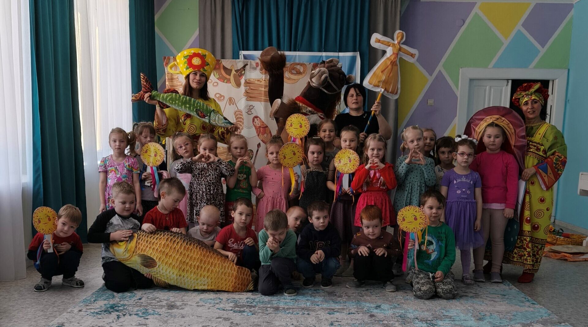 Дошкольники Брянского района встречают Масленицу