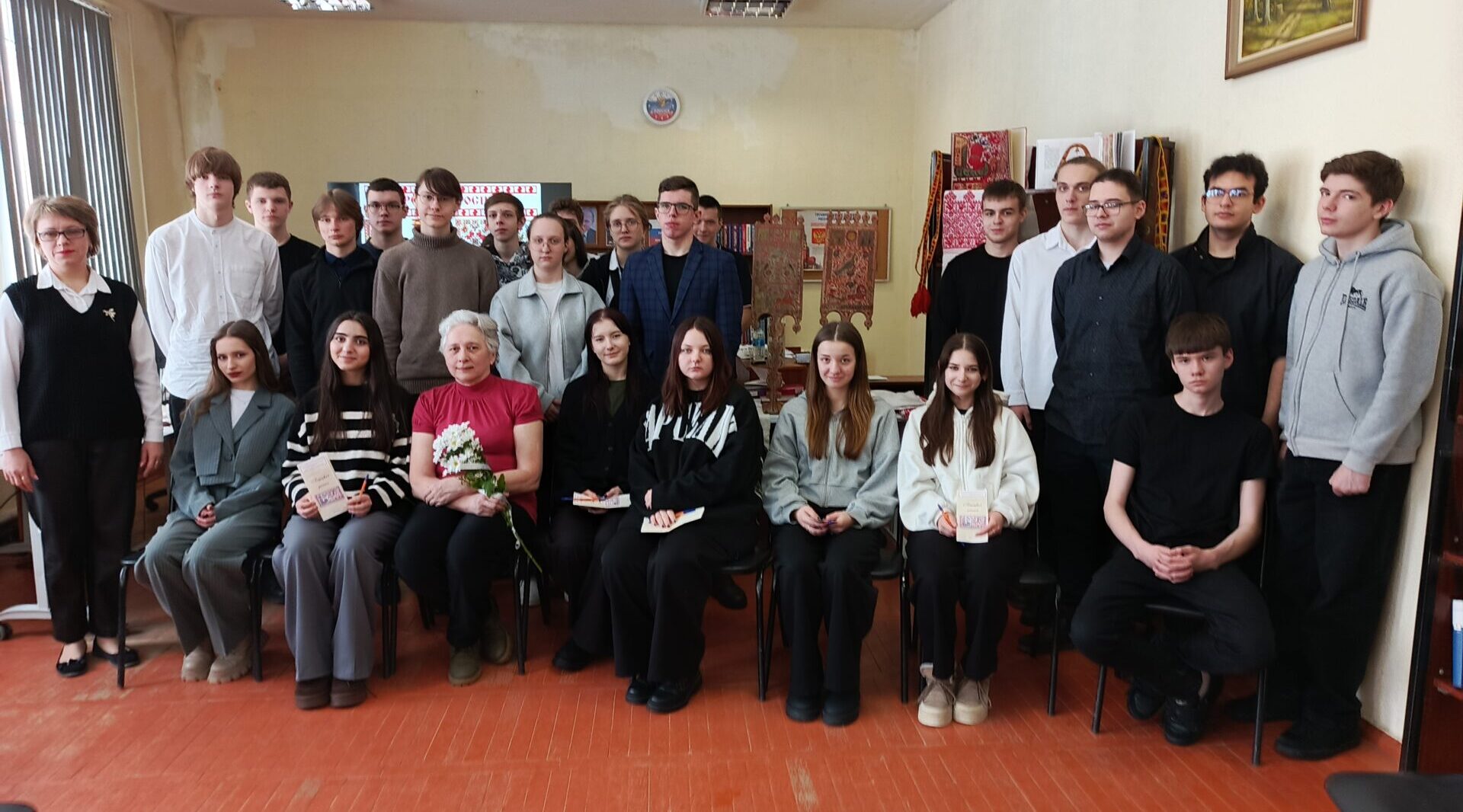 Школьникам Брянска рассказали о борецкой росписи