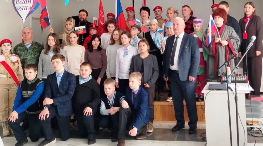 В Сураже торжественно открыли Год единства народов России