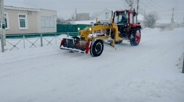 Три района Брянской области борются с последствиями ночного снегопада