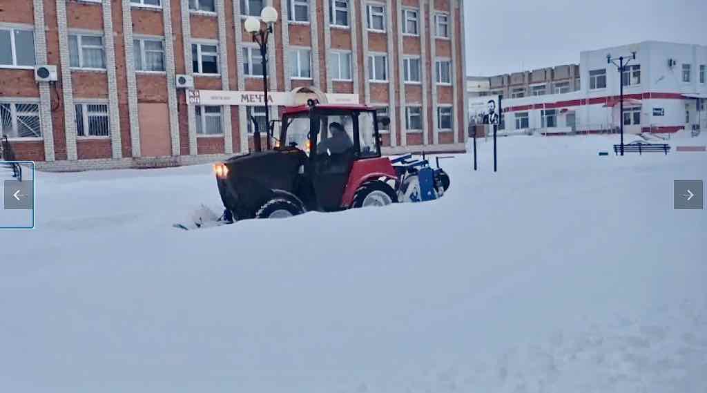 Районы Брянщины ведут круглосуточную борьбу со снегом