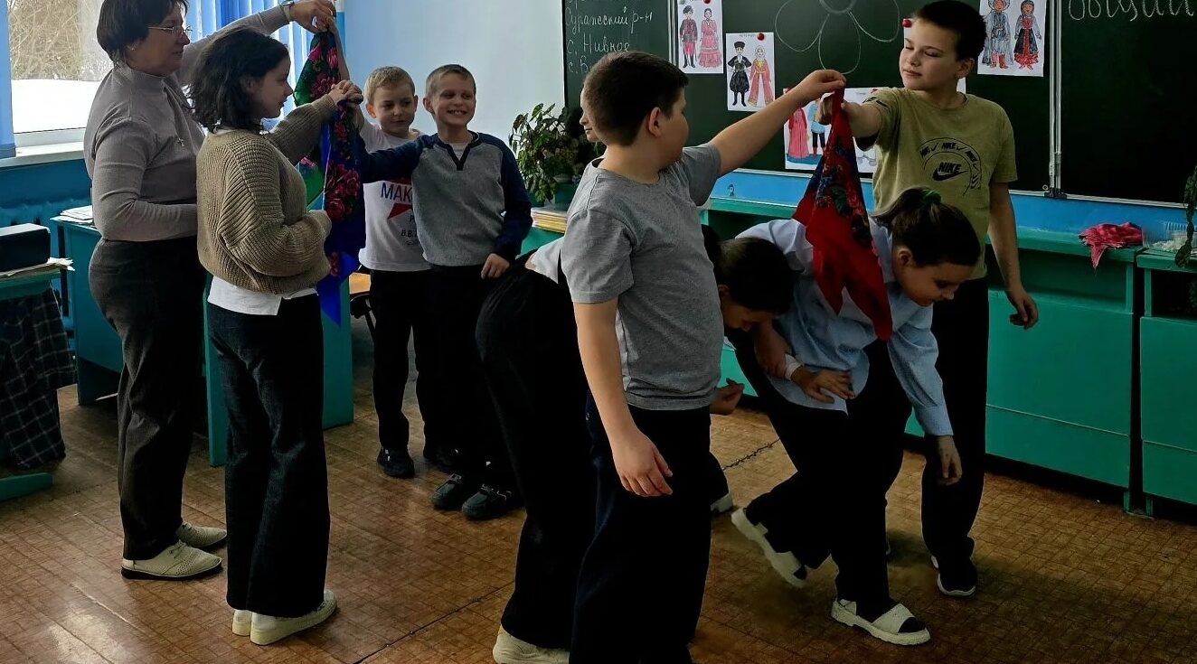 Библиотекари Суражского района «вырастили» «цветок единства»