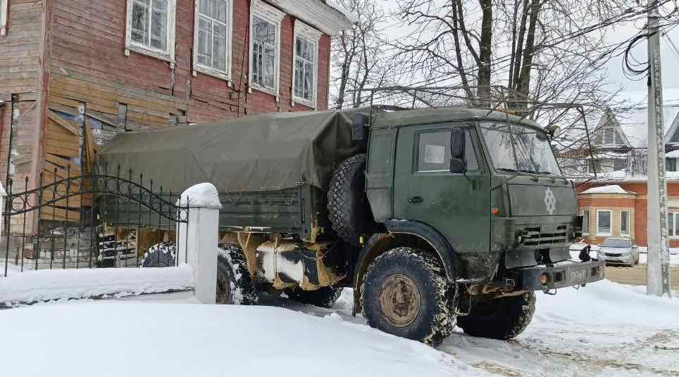 Прихожане Климовских храмов передали для СВО постельные принадлежности