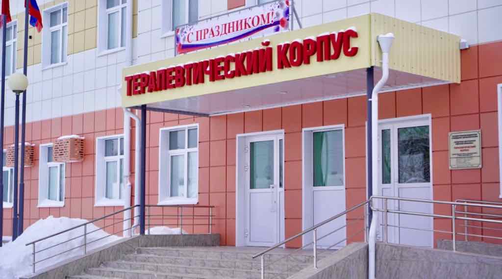 Брянский губернатор и ректор Сеченовского университета посетили обновлённую больницу в Почепе