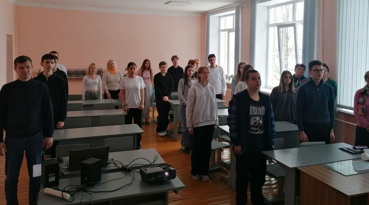 Школьники Усоха почтили память воинов-афганцев