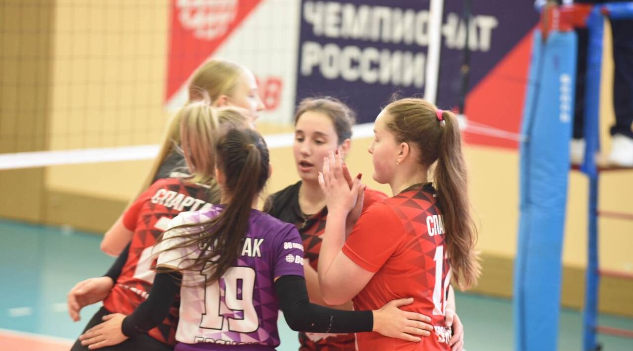 Брянские «спартаковки» принимают гостей