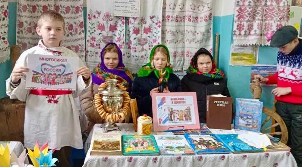 В библиотеках Суражского района стартовал Год единства народов России