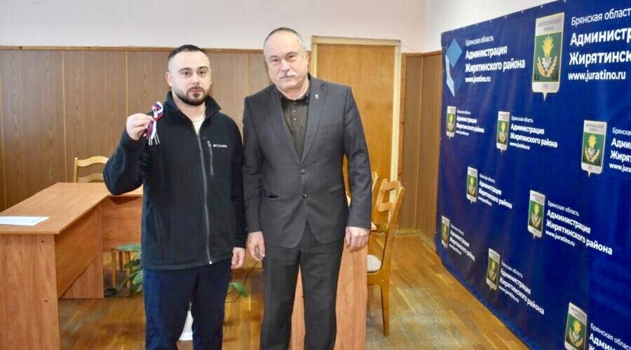 В Жирятинском районе сирота получил ключи от квартиры