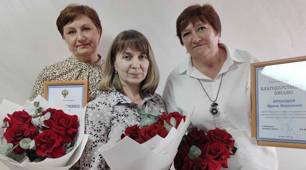 Сотрудницы Почты России в брянском посёлке спасли односельчанку от мошенников