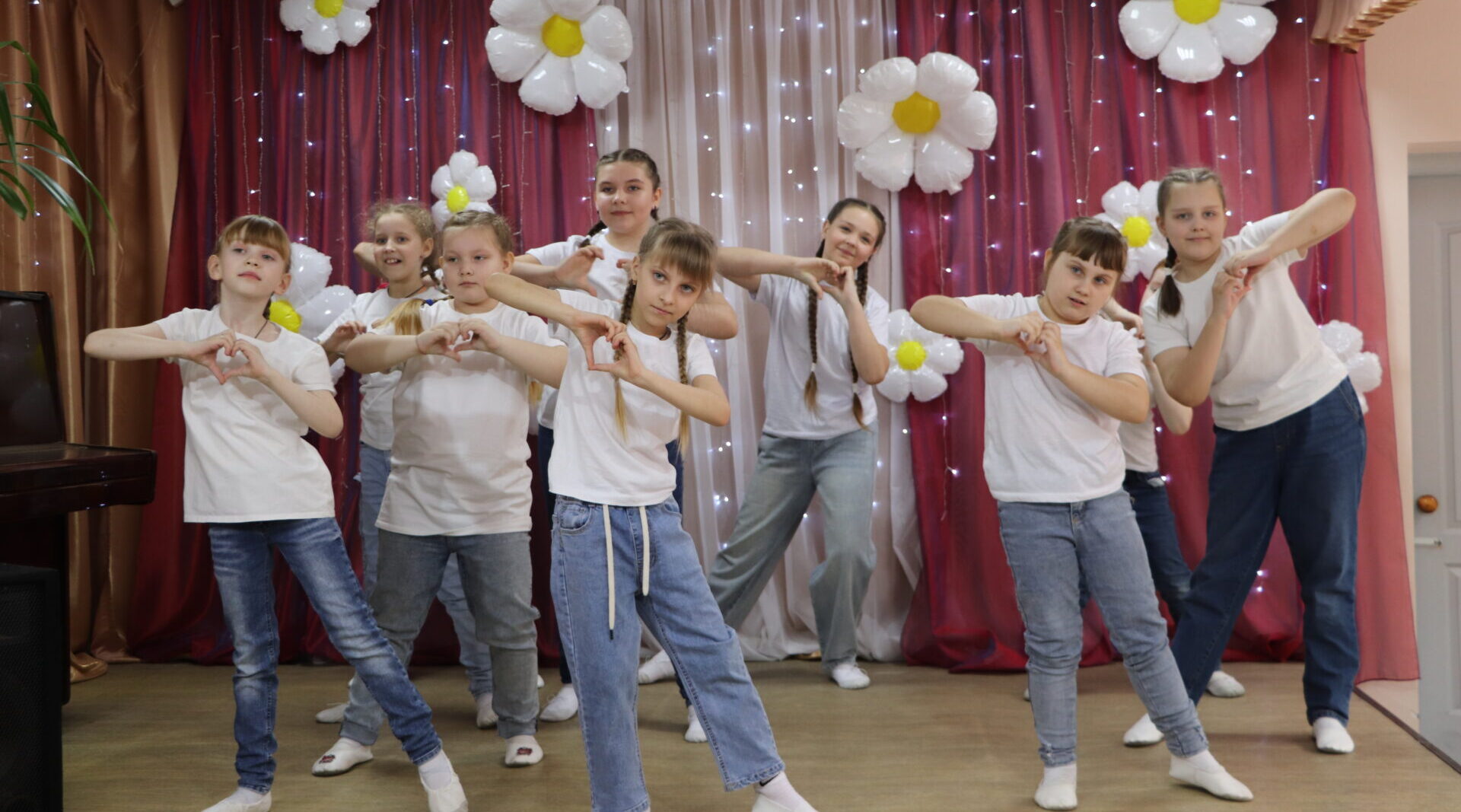 В Центре детского и юношеского туризма и экскурсий г. Брянска прошёл концерт, посвященный 8 Марта