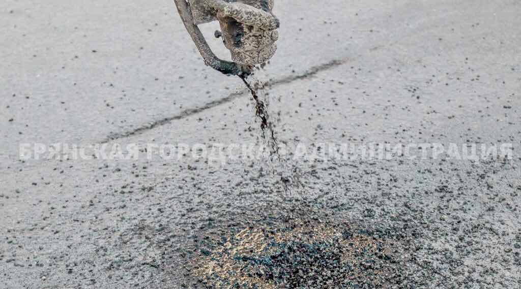 Брянские дорожники задействовали высокопроизводительные установки «Белта» для ямочного ремонта