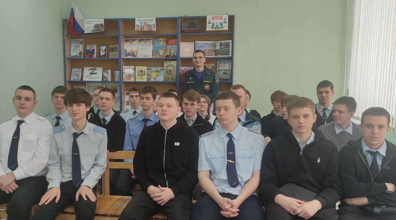 Час безопасности провели для студентов-железнодорожников Брянска