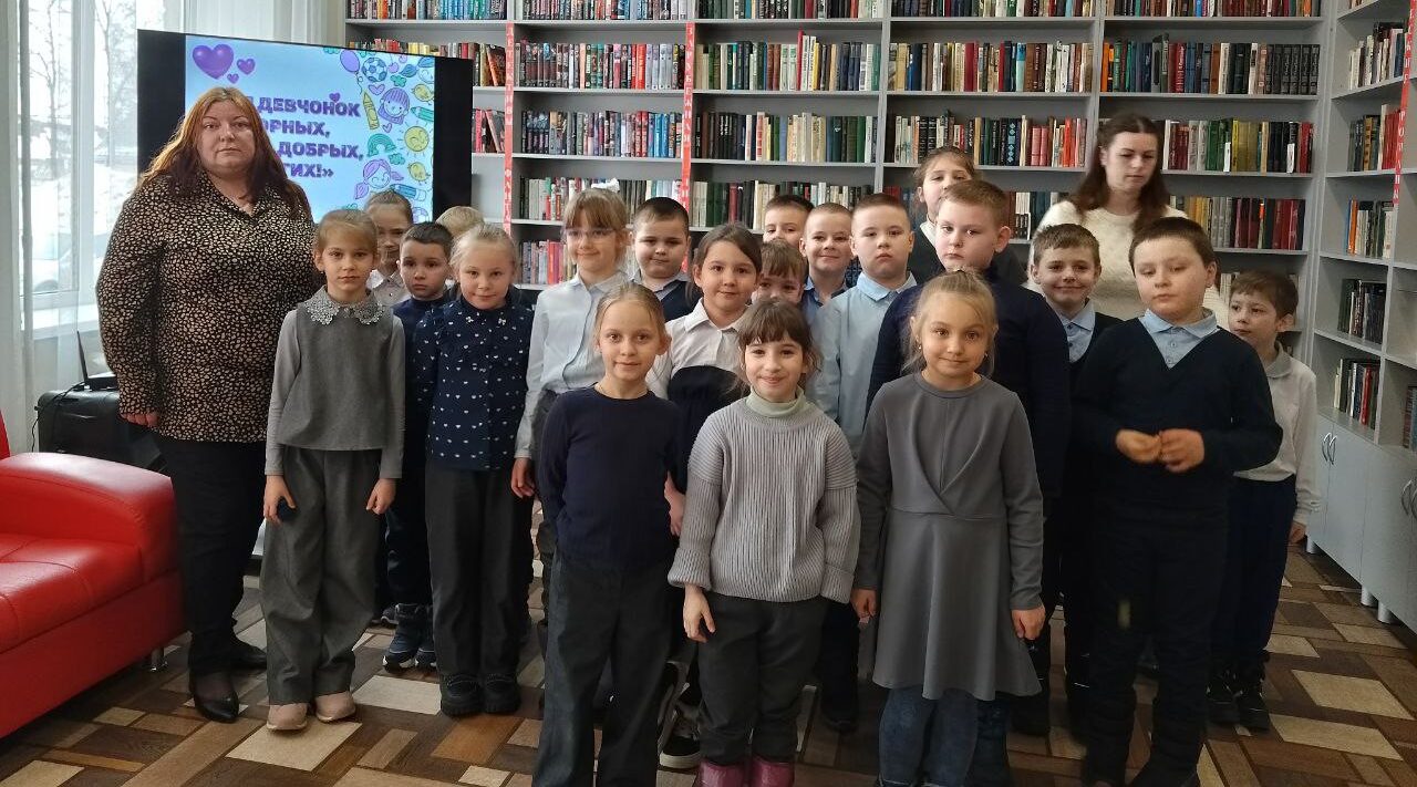 Для первоклассников провели праздник «Для девчонок озорных, милых, добрых, дорогих!»