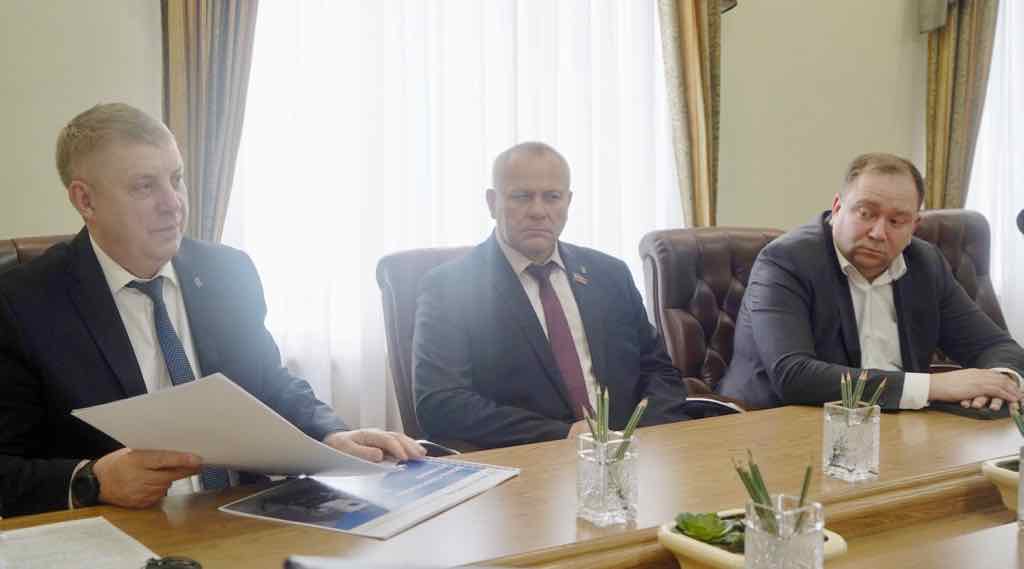  Губернатор Брянской области встретился с руководством Минского моторного завода