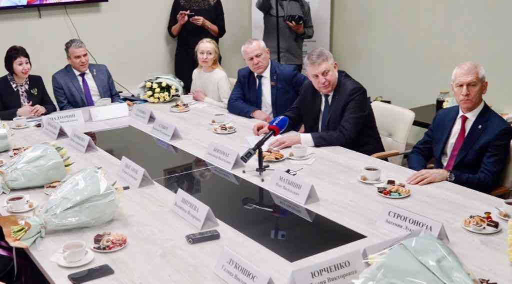 Брянский губернатор встретился с матерями и вдовами погибших героев СВО