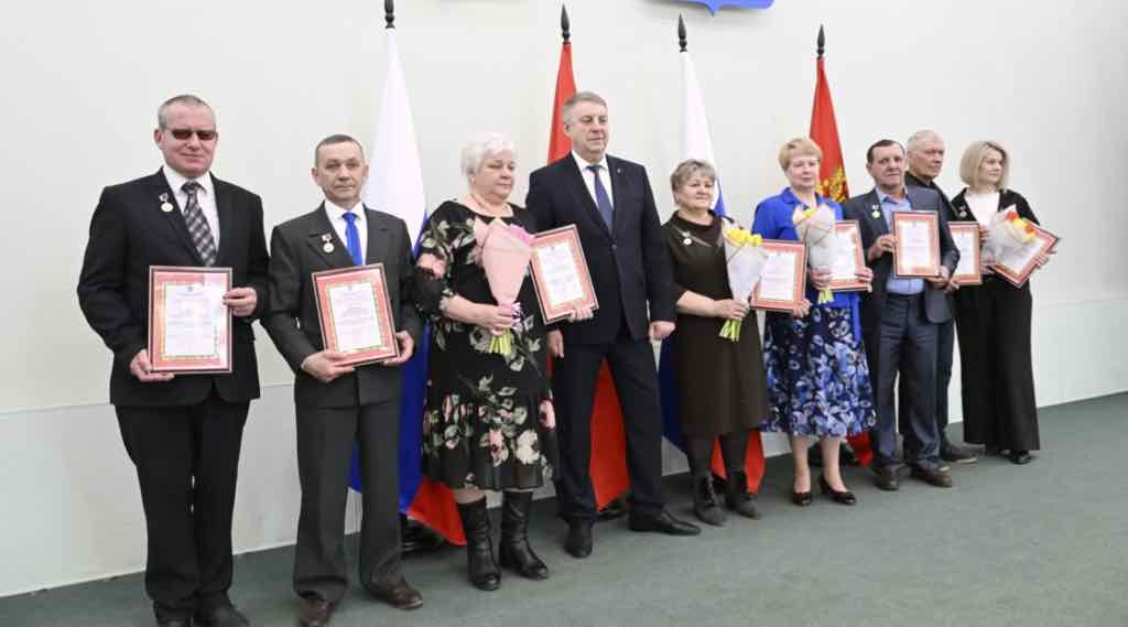 Брянский губернатор поздравил работников ЖКХ с праздником