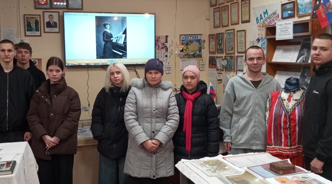 Брасовские школьники и студенты посетили выставку о А.Д. Вяльцевой