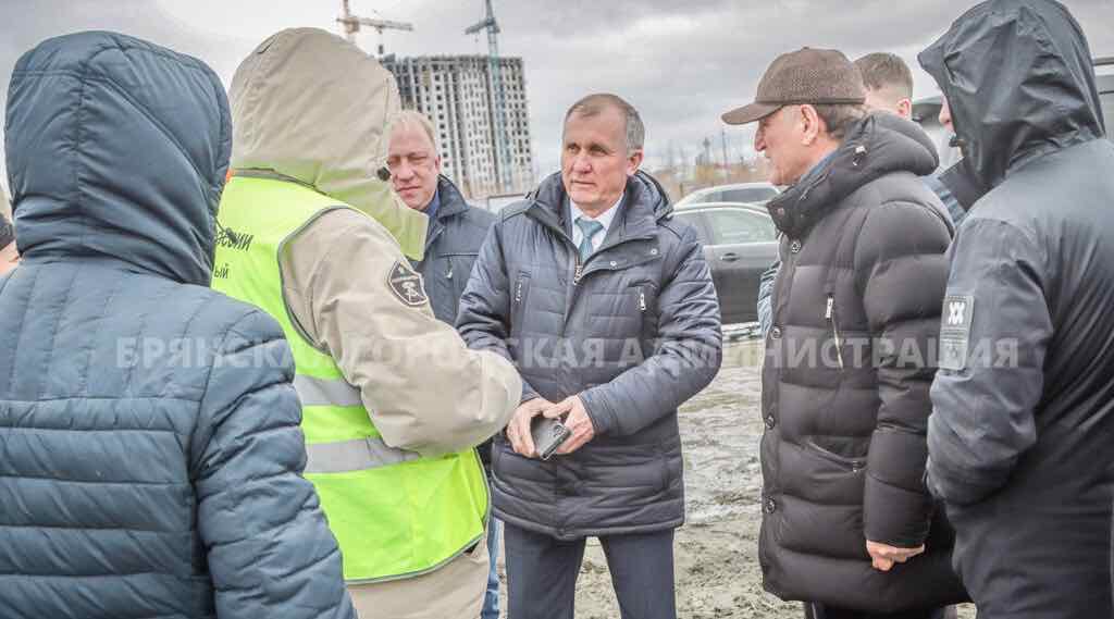 Александр Макаров оценил ход строительства детского сада на Бурова