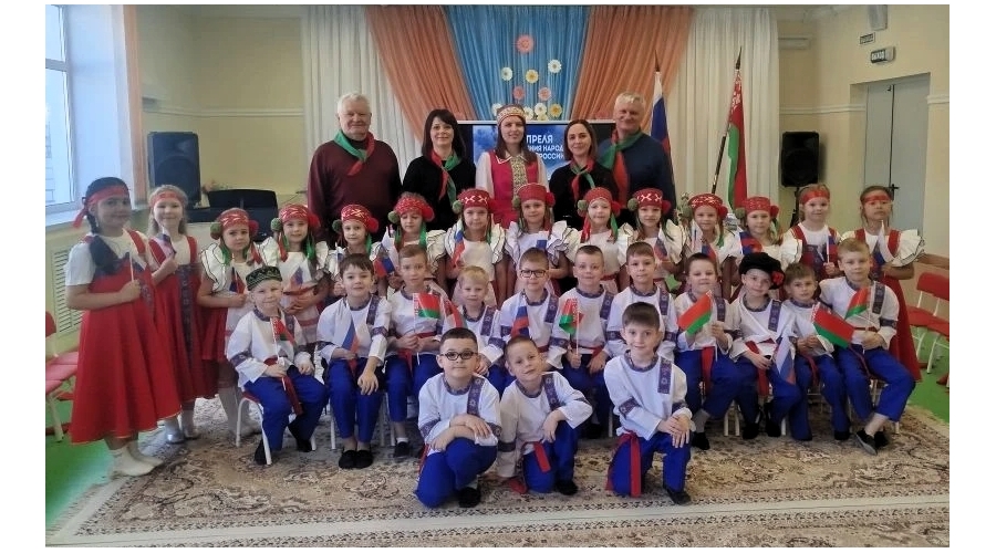 В преддверии Дня единения народов в брянском «Мегаполисе» прошёл праздник дружбы