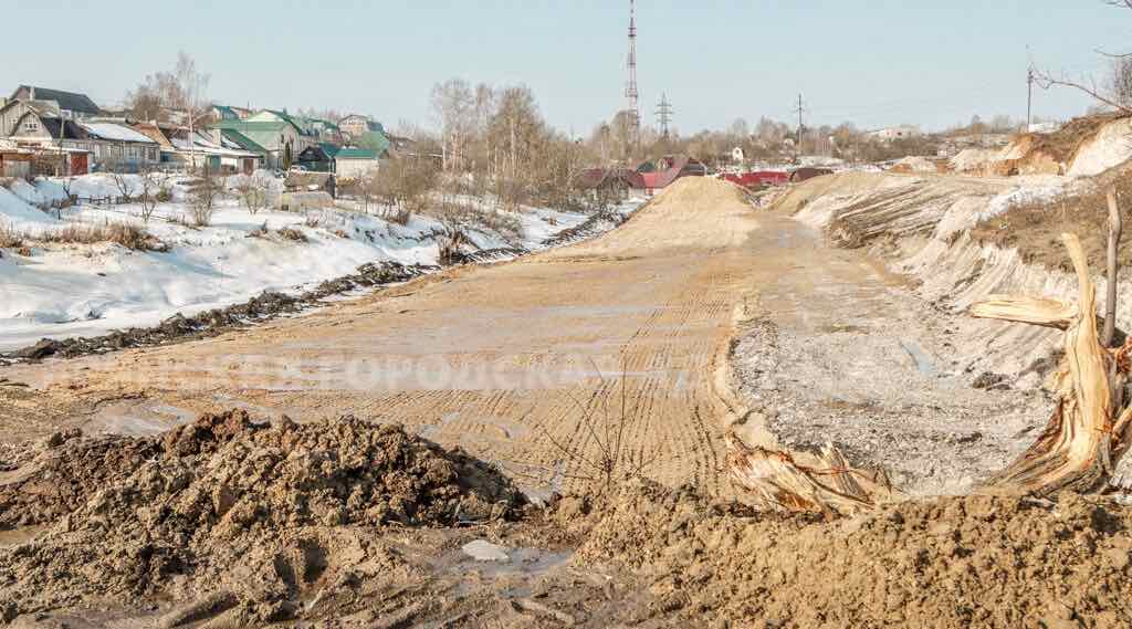 На стройке дублёра Карачижской в Брянске укладывают геотекстиль