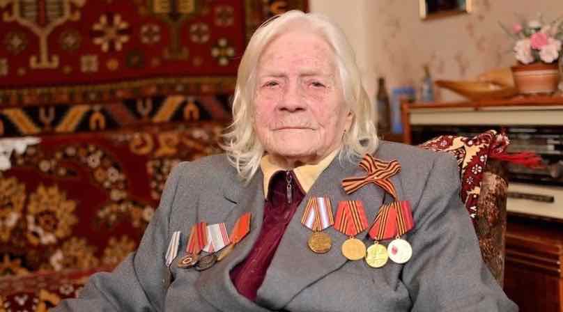 В Брянске сотрудники «Дулага-142» навестили бывшую узницу Анну Болотину