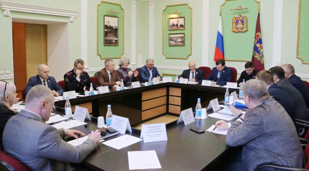 В Брянской облдуме рассмотрели реализацию профильных программ и нацпроектов