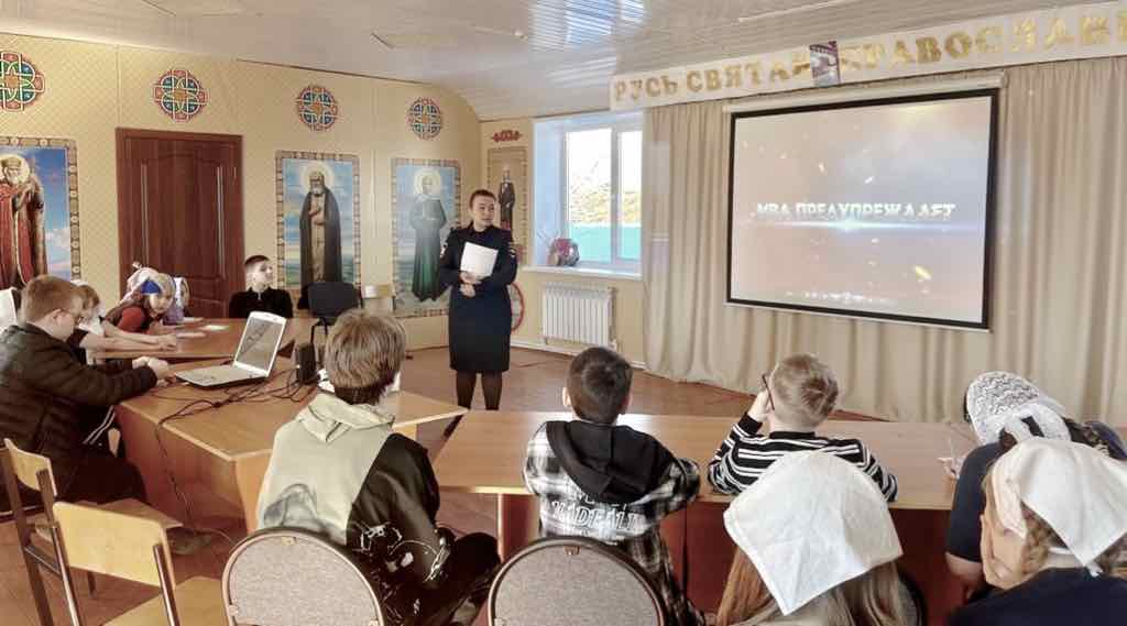Транспортные полицейские провели урок безопасности для воспитанников воскресной школы в Унече