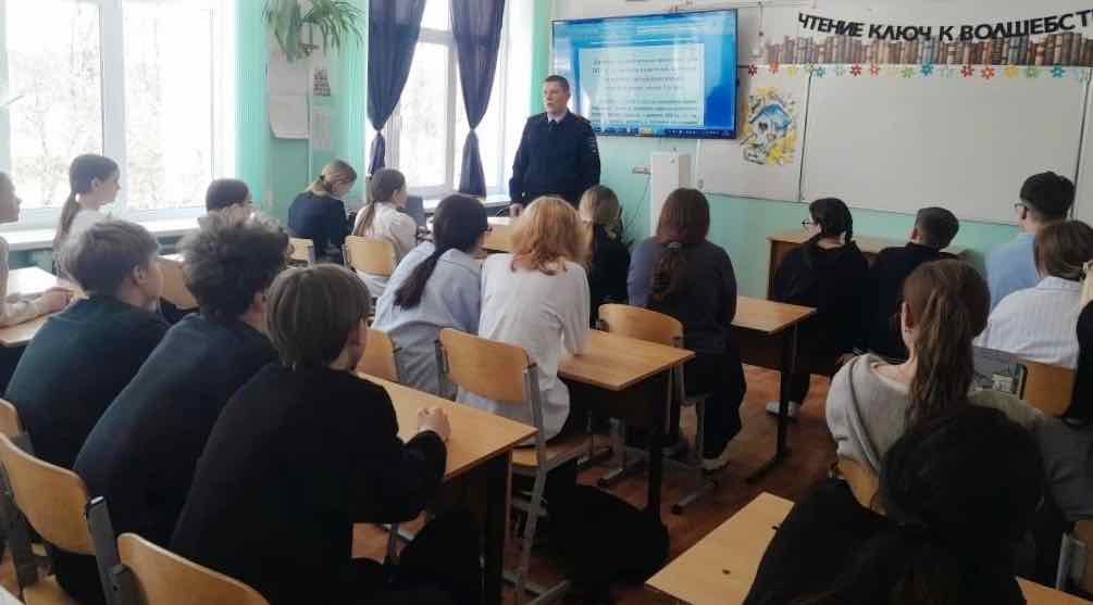 Локотским школьникам разъяснили правила управления питбайками