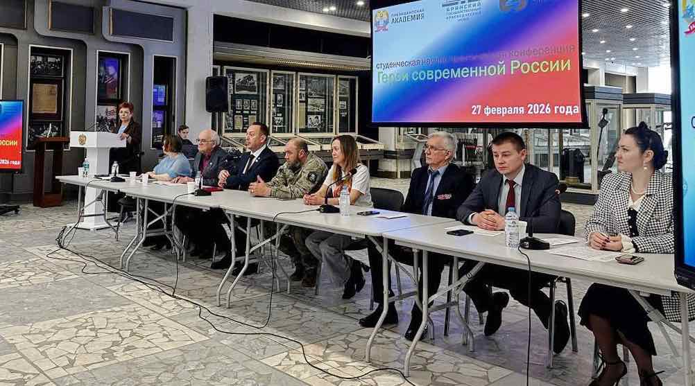 Студенты Брянского филиала РАНХиГС обсудили подвиги героев в краеведческом музее