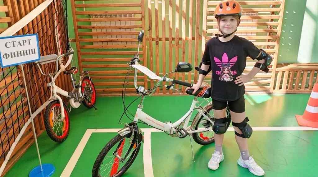 Локотская школьница стала второй на областном конкурсе «Безопасное колесо»