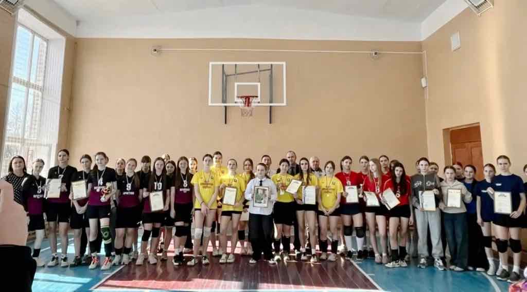 В Комаричской школе прошёл волейбольный турнир памяти первого директора Григория Калугина