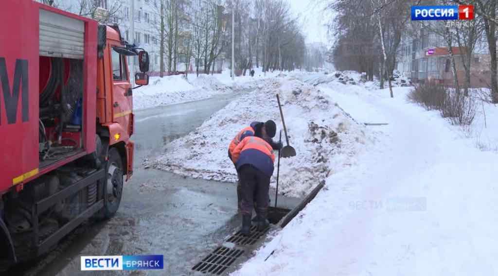 В Брянске готовят ливнёвки к весеннему паводку
