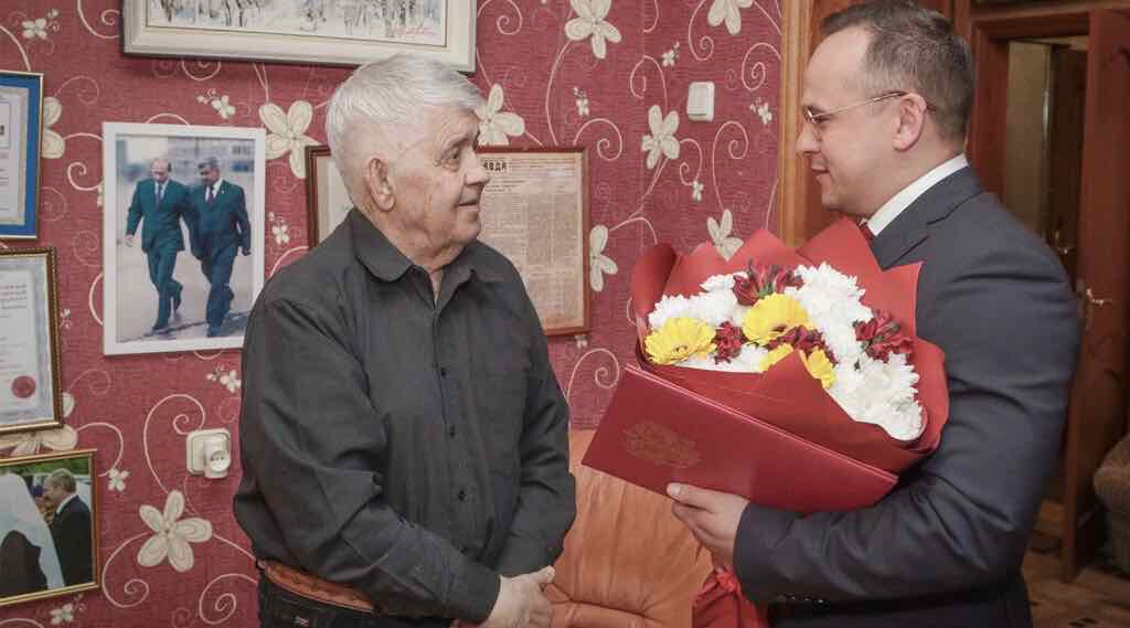 Глава Советского района поздравил с 88-летием первого губернатора Брянской области