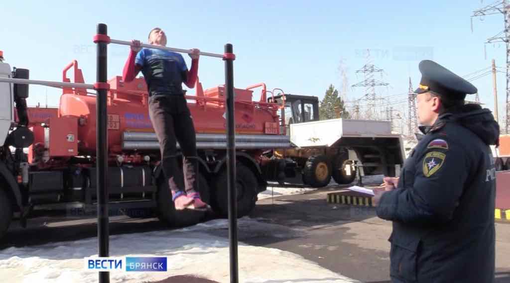 Сотрудник брянского МЧС Олег Хмелев признан лучшим пожарным региона