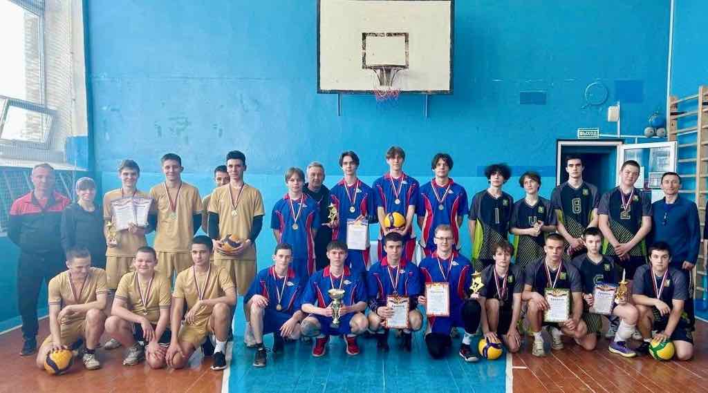 В Комаричской школе прошел юбилейный турнир по волейболу памяти Героя Советского Союза